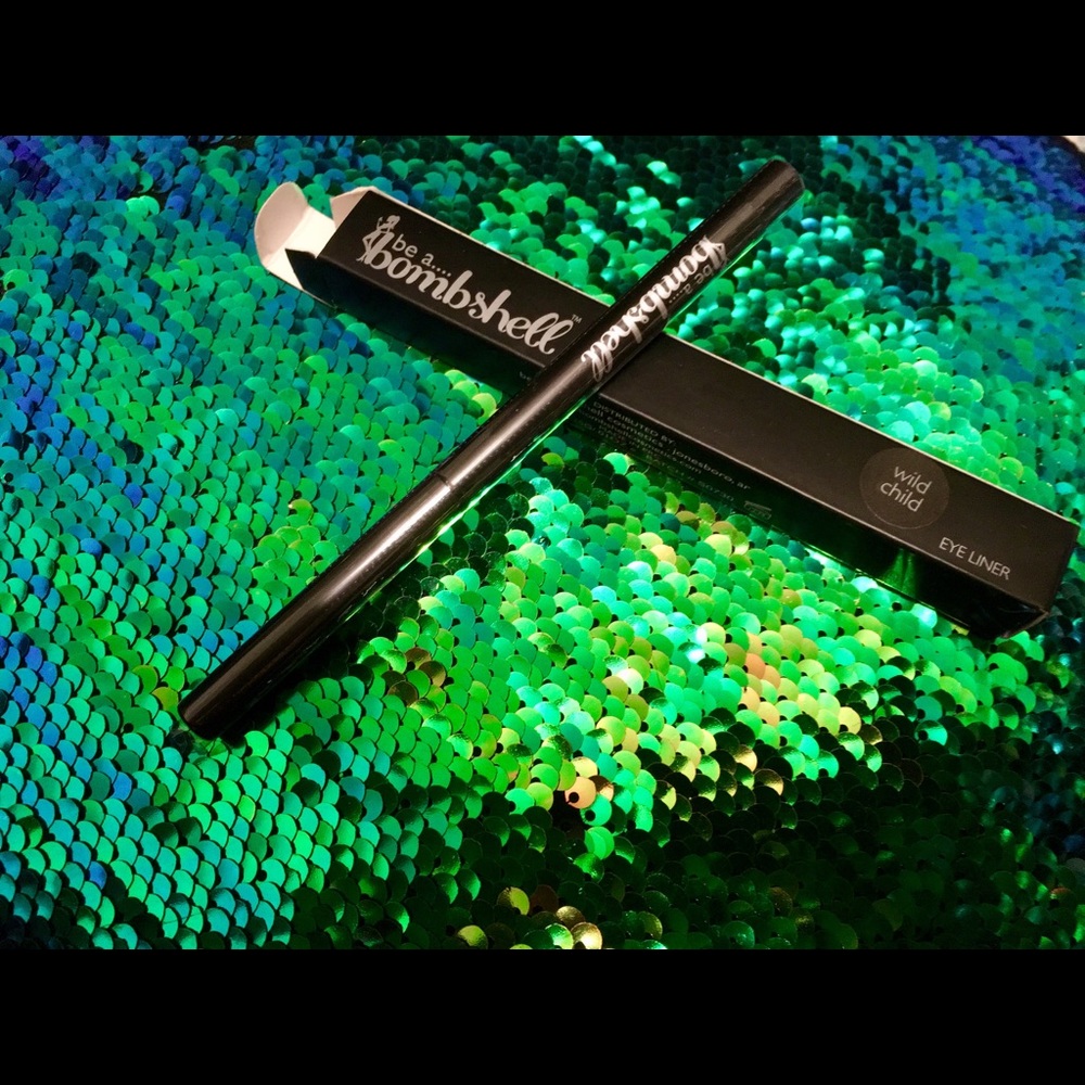 New in box Be a bombshell in wild child(black)